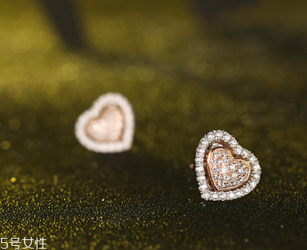 耳釘什么材質(zhì)的好？耳釘買什么材質(zhì)好？