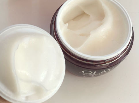 olay空氣霜怎么樣？olay空氣霜搓泥嗎？