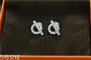 耳釘轉(zhuǎn)不動怎么辦？耳釘轉(zhuǎn)不動怎么處理？