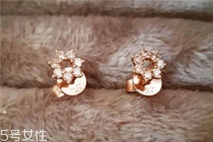 耳釘變黃怎么清洗？耳釘變黃了怎么辦？