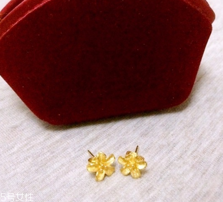 耳釘有沒(méi)有單賣(mài)的？耳釘可以只買(mǎi)一個(gè)嗎？