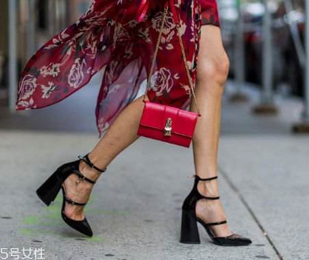 復(fù)古風衣服配什么鞋子？復(fù)古風搭配什么鞋子好看？