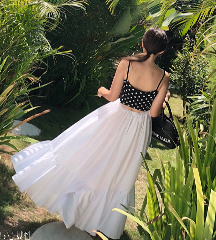 今年夏天流行什么露臍裝？今夏最火的露臍裝搭配
