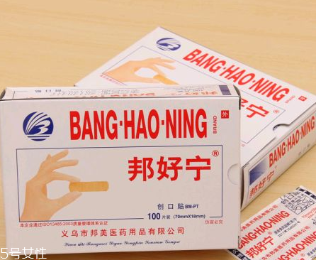 創(chuàng)可貼和肉連著怎么辦？創(chuàng)可貼連著肉怎么處理？