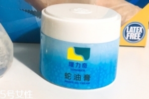 蛇油膏治腳氣嗎？腳氣可以用蛇油膏嗎？