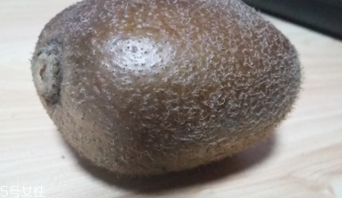 綠心獼猴桃硬的能吃嗎？硬的綠心獼猴桃能吃嗎？