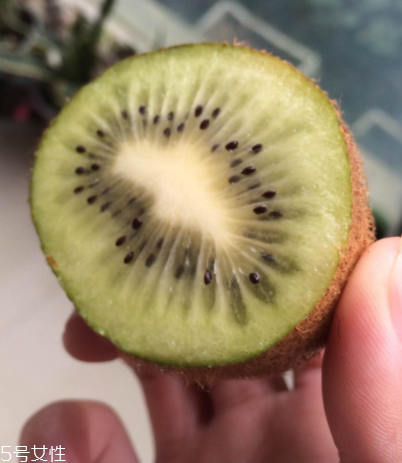 綠心獼猴桃含葉酸嗎？綠心獼猴桃里面有葉酸嗎？