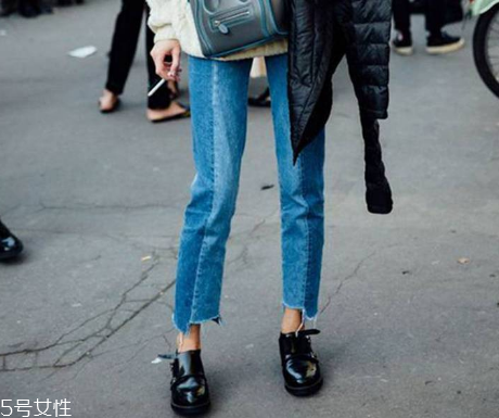 腿粗穿什么牛仔褲顯瘦？腿粗適合穿什么樣的牛仔褲？