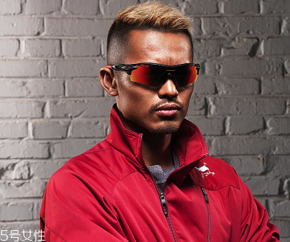 oakley眼鏡真假辨別 歐克利眼鏡怎么辨別真假？