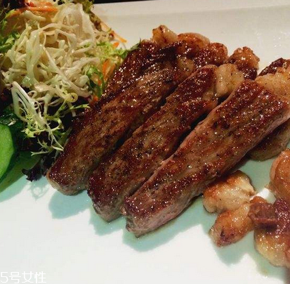 西冷牛排如何腌制肉嫩？西冷牛排腌制方法