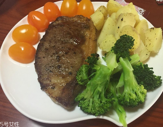 西冷牛排有肥肉嗎？西冷牛排是瘦肉嗎？