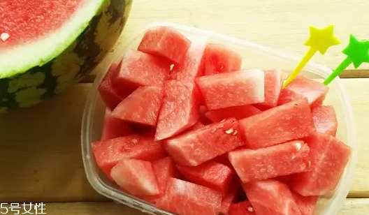 西瓜汁怎么洗掉？怎樣避免西瓜汁弄臟衣物？