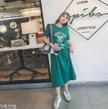 綠色連衣裙怎么搭配？綠色連衣裙搭配圖片