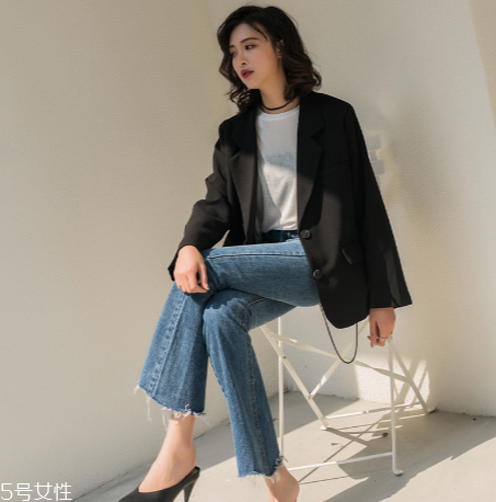 喇叭褲怎么搭配顯腿長(zhǎng)？喇叭褲怎么穿顯高？