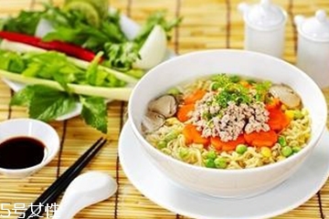 方便面加牛奶好吃嗎？牛奶方便面是黑暗料理嗎？