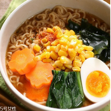 方便面加牛奶好吃嗎？牛奶方便面是黑暗料理嗎？