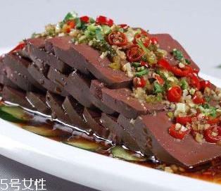 雞血弄衣服上了怎么辦？雞血洗得干凈嗎？
