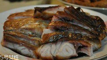 青魚能做魚干嗎？青魚怎么做成魚干？