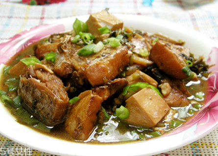 青魚肚子里有蝦能吃嗎？青魚吃蝦嗎？