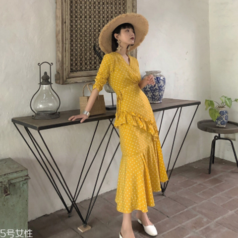 黃皮適合什么顏色裙子？什么顏色裙子適合黃皮女生？