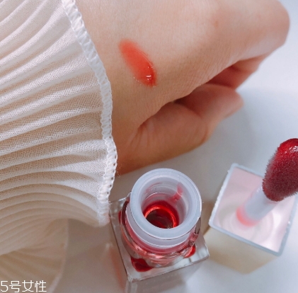 嬌韻詩唇釉需要卸嗎？嬌韻詩唇油怎么卸