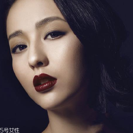 紫外光中毒妝怎么畫(huà) 酷炫暗黑風(fēng)中毒妝教程