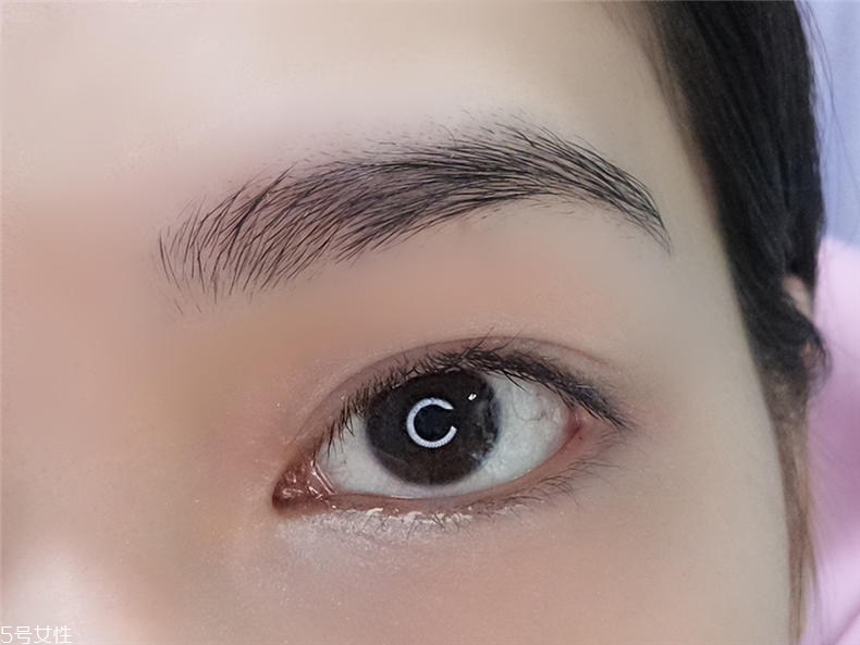 馬卡龍眼影怎么畫(huà) 馬卡龍眼妝畫(huà)法步驟圖