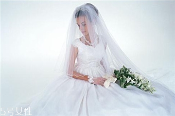 婚紗是男方買還是女方買？婚紗應該哪一方買？