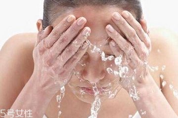 敏感肌能用洗面奶嗎？適合敏感肌用的洗面奶