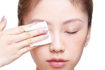 敏感肌用卸妝水還是卸妝油？