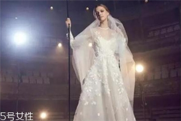 婚紗什么顏色好？婚紗買哪種顏色好？