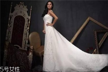 婚紗什么時候定？婚紗提前多長時間定？