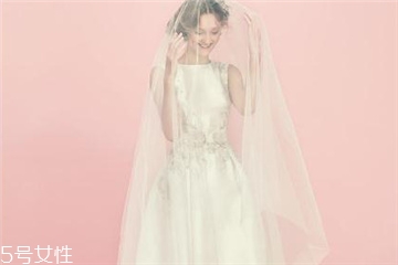 婚紗上的紅酒怎么處理？婚紗沾上紅酒怎么洗掉？