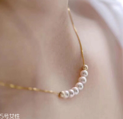 珍珠項鏈能戴著洗澡嗎？珍珠項鏈洗澡要摘下嗎？