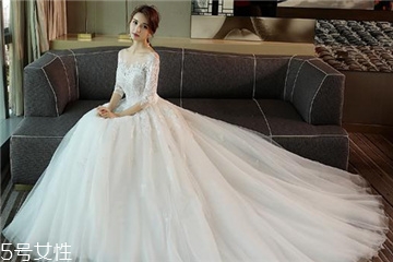 婚紗里面穿絲襪嗎？穿婚紗要穿絲襪嗎？