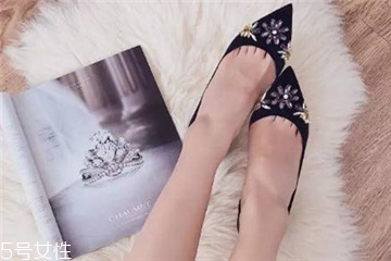 婚鞋可以穿黑色嗎？婚鞋穿黑色好嗎？