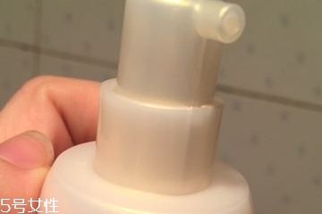 乳液會(huì)堵塞毛孔嗎？乳液會(huì)讓毛孔堵塞嗎？