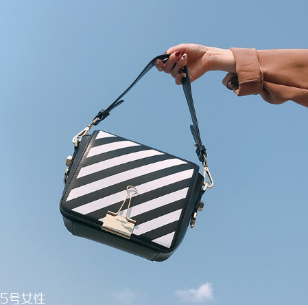 微胖女生背什么包包？微胖女生適合什么包包？