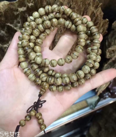 沉香手串可以用水洗嗎？沉香手串能沾水嗎？