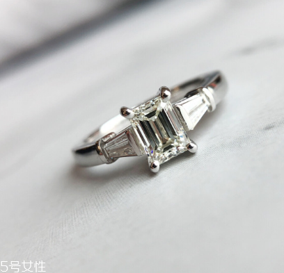 鉆戒為什么白天不閃？鉆戒白天不閃是什么原因？