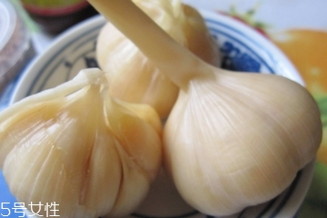 糖醋蒜的腌制方法 糖醋蒜怎么做？