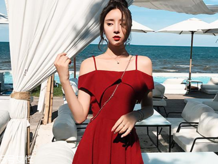 夏天穿什么顏色連衣裙好？夏天適合什么顏色連衣裙？