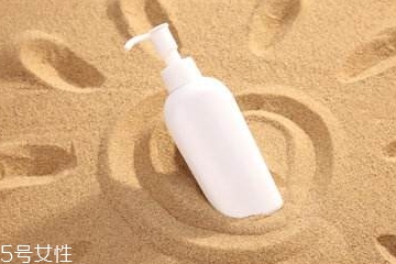 防曬霜里有熒光劑嗎？防曬霜含有熒光劑成分嗎？