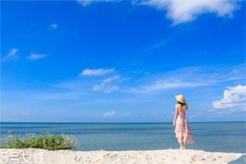 女生去海邊穿什么衣服？海邊度假怎么穿搭顯瘦？