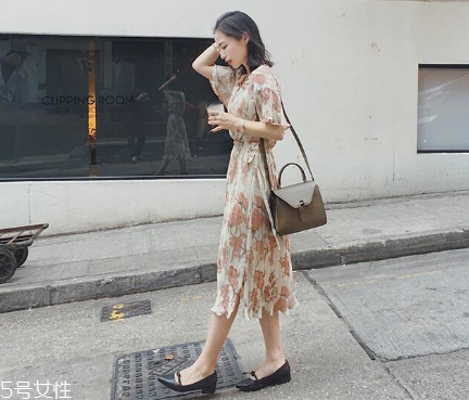 女生去海邊穿什么衣服？海邊度假怎么穿搭顯瘦？