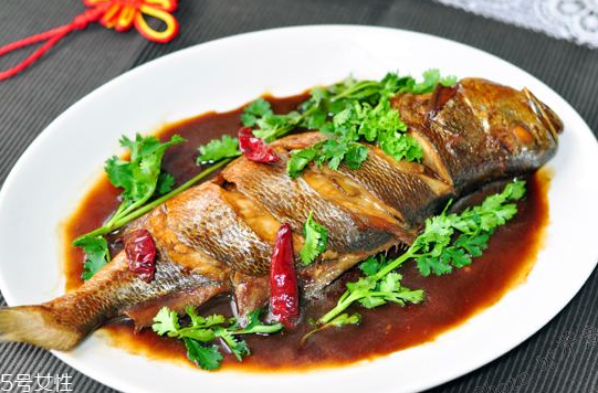 黃花魚為什么都是死的？死黃花魚可以吃嗎？