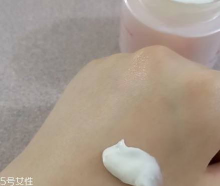 羽西白芍素顏霜怎么用？羽西白芍素顏霜要卸妝嗎
