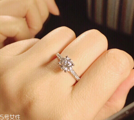 鉆戒和婚戒怎么一起戴？鉆戒和婚戒怎么同時戴？