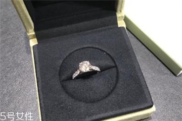 鉆戒和婚戒怎么一起戴？鉆戒和婚戒怎么同時戴？