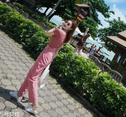 女裝粉色怎么搭配？粉色女裝搭配圖片